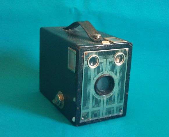 KODAK SIX-20 BROWNIE JUNIOR