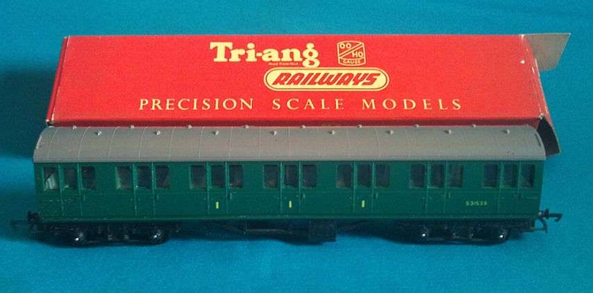 TRI-ANG B.R. SUBURBAN COMPOSITE COACH IN BOX - HO-SCALE