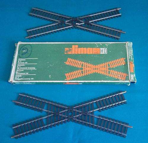 2 LIMA HO-SCALE TRAIN TRACKS IN ORIGINAL BOX