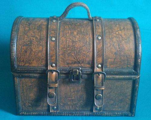 WOODEN HINGED CASE WITH LEATHER & BRASS DETAIL