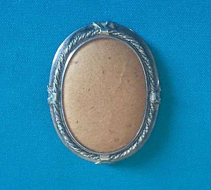 ENGLAND STERLING SILVER PHOTO FRAME BROOCH