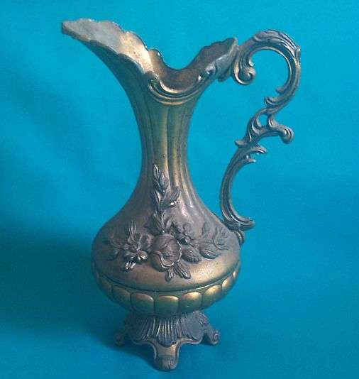 BEAUTIFUL DECORATIVE JUG>>>FLOWER DETAIL