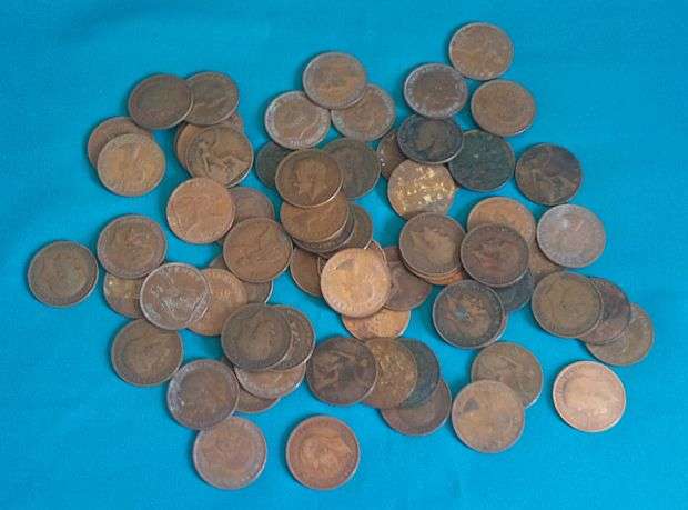LARGE LOT OF BRITISH ONE PENNY COINS