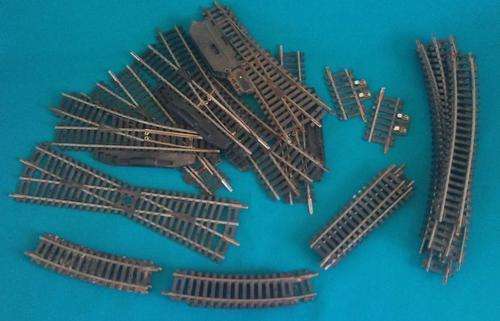 24 ASSORED LIMA HO-SCALE TRAIN TRACKS