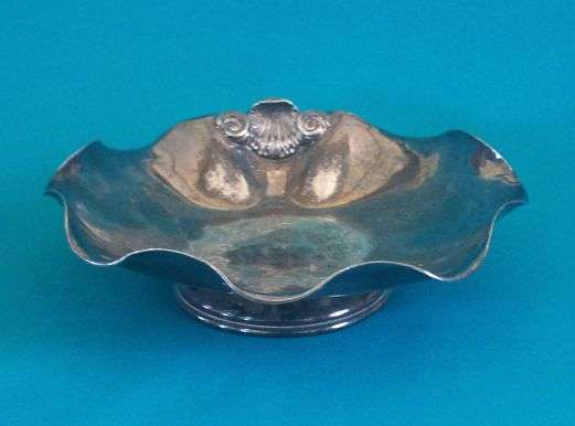 HEAVY SILVER PLATED 'WALKER & HALL' DISH>>>VINTAGE DETAIL