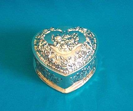 LOVELY SILVER PLATED HEART-SHAPED JEWELLERY BOX>>>ROSE DETAIL
