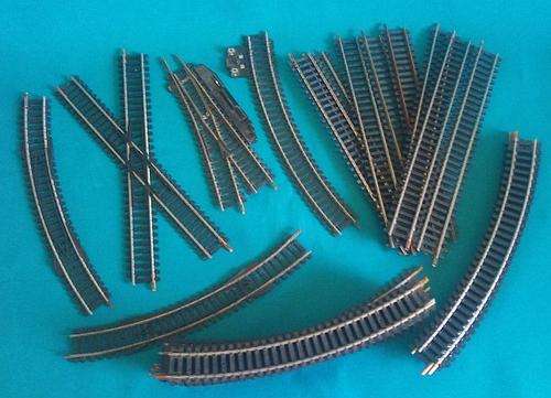 LOT OF 30 LIMA TRAIN TRACKS- HO SCALE