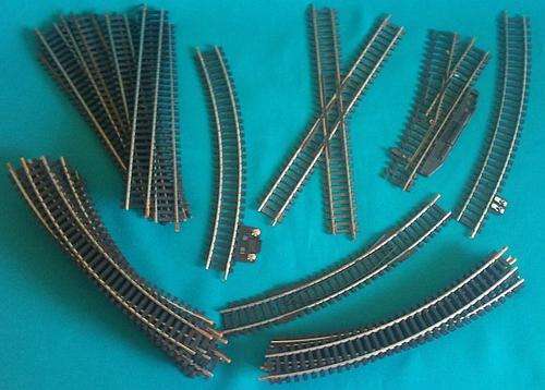 LOT OF 30 LIMA TRAIN TRACKS- HO SCALE