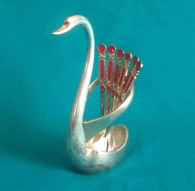 SILVER PLATED SWAN HOLDER WITH SET OF 6 TEA SPOONS