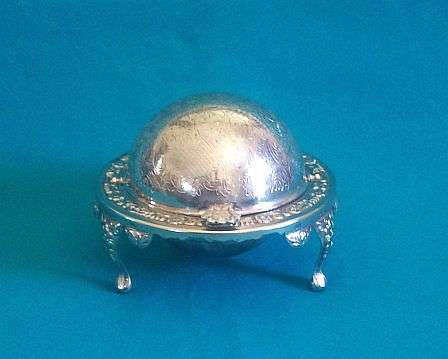 STUNNING FOOTED SILVER PLATED ENGLAND BUTTER DISH