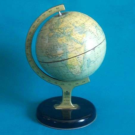 WORLD GLOBE BISCUIT TIN, DEPICTING RHODESIA ETC. (CIRCA 1920/30's)