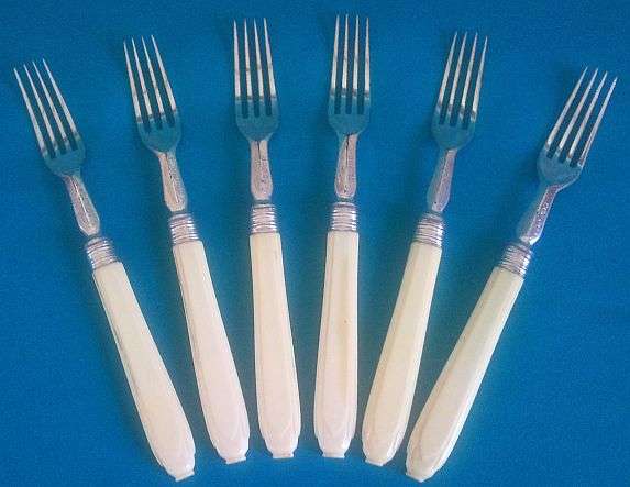 SET OF 6 OLD BONE HANDLE DINNER FORKS