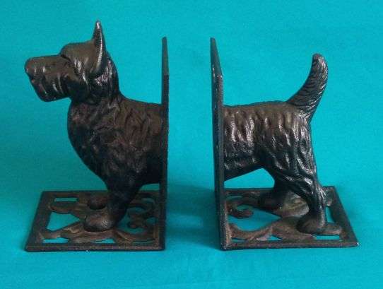 MOST BEAUTIFUL PAIR OF HEAVY IRON SCOTTISH TERRIER BOOK-ENDS