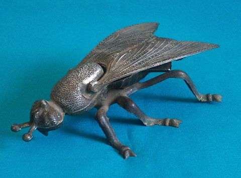 INTERESTING DETAILED BRASS "FLY" ASHTRAY>>>MADE IN ITALY