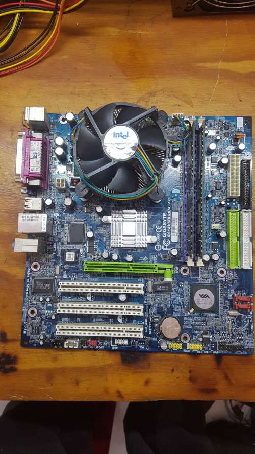 GIGABYTE GA-8VM800M-775 MOTHETBOARD CPU AND RAM