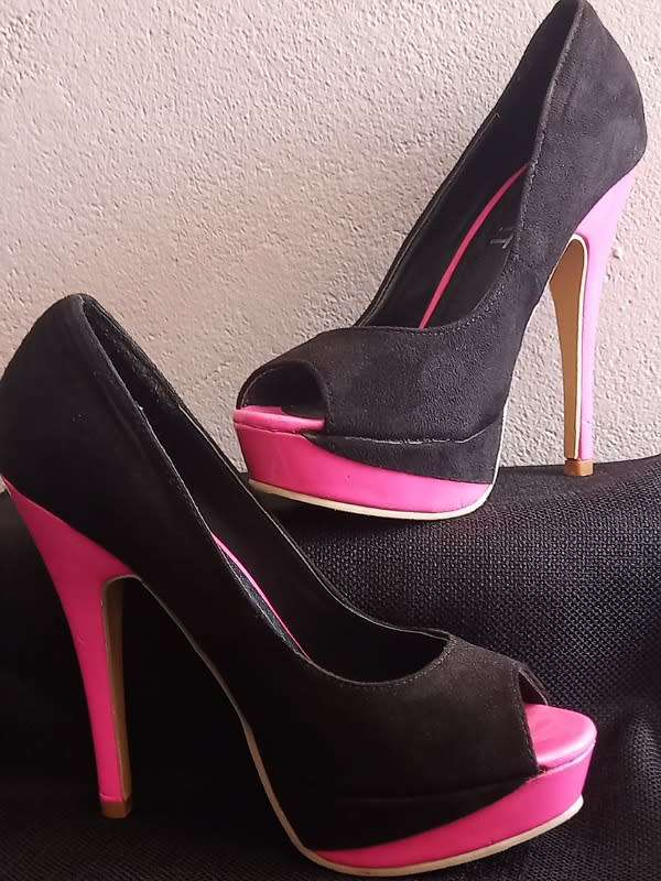 Black and Pink High Heels size 4