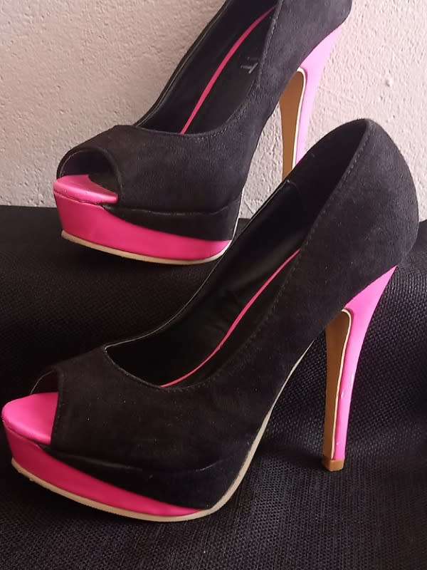 Black and Pink High Heels size 4