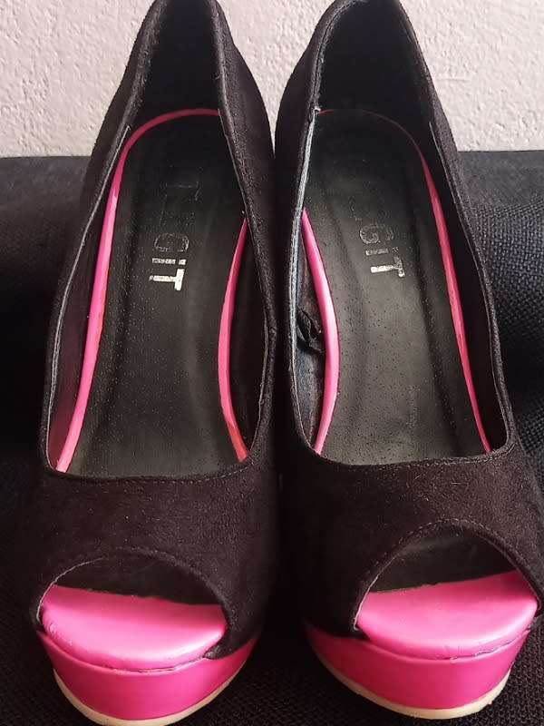Black and Pink High Heels size 4