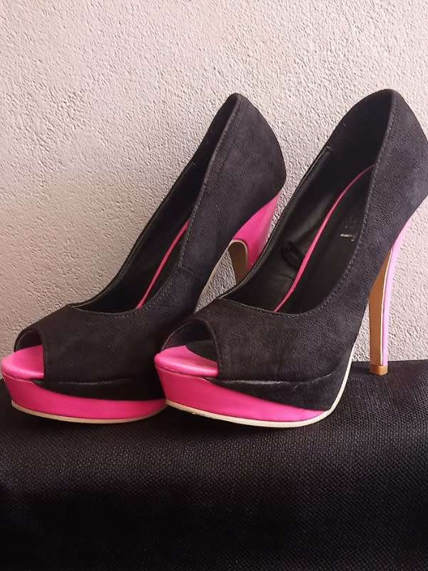 Black and Pink High Heels size 4