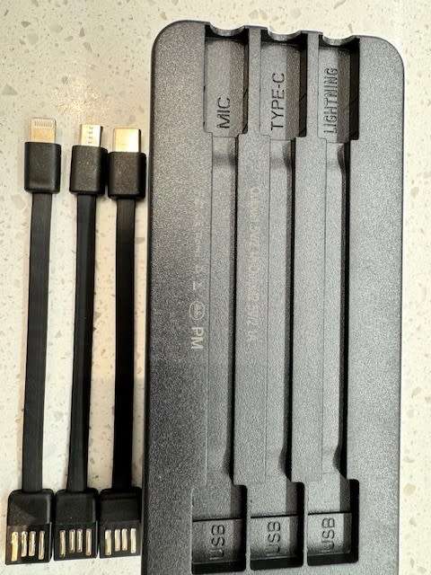 20000mah Power bank including USB cables and charge indication