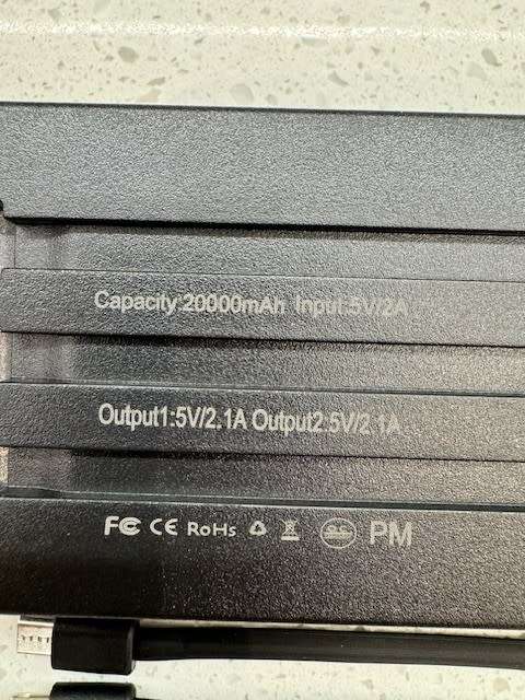 20000mah Power bank including USB cables and charge indication