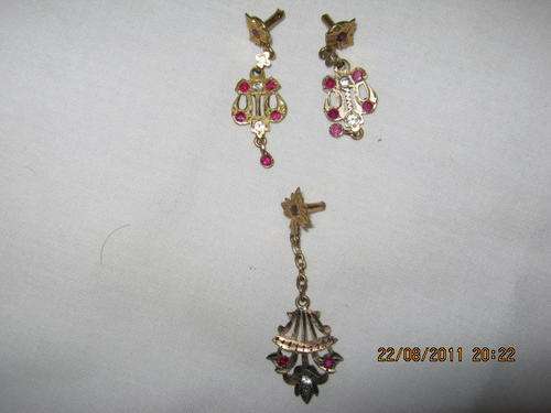 8,3 GRAMS 9ct GOLD JEWELLERY