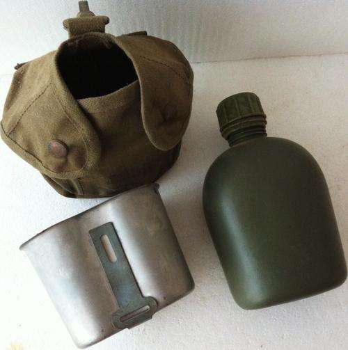 COLLECTABLE VINTAGE MILITARY WATER BOTTLE, CANVAS COVER AND METAL MUG!