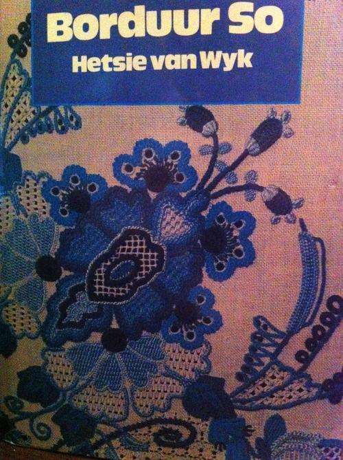 BORDUUR SO - deur Hetsie van Wyk (CONTAINS HUGE FOLD-UP TEMPLATES IN ENVELOPE AT BACK OF BOOK!)