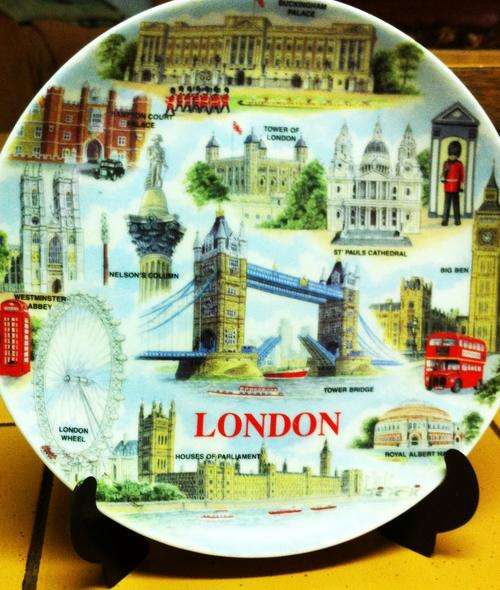 "LONDON" WALL PLATE - JUST BEAUTIFUL!! (STAND NOT INCLUDED)