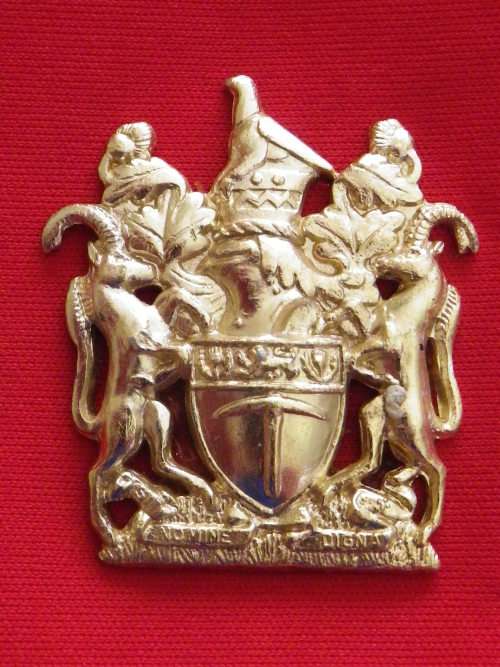 RHODESIA ARMY WO1 GOLD ANODISED WRIST BADGE -UDI PERIOD- LUGS REMOVED