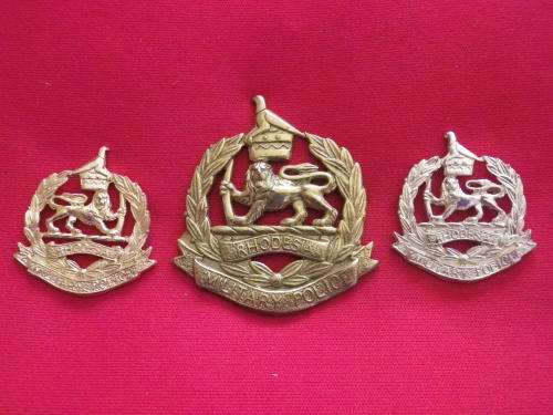 RHODESIAN CORPS OF MILITARY POLICE -  BRASS CAP +  GOLD ANODISED COLLAR BADGES - UDI PERIOD- NO LUGS