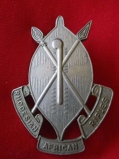 RHODESIA AFRICAN RIFLES W/M CAP BADGE - UDI PERIOD