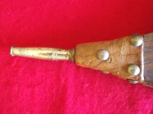 PAIR OF WOODEN AND LEATHER BELLOWS WITH METAL SPOUT AND STUDS. APPROX LENGTH 370MM