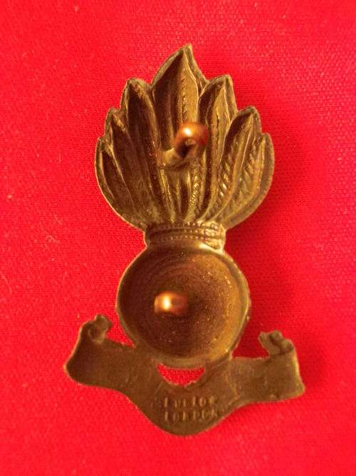 3862-  GREAT BRITAIN - ROYAL ARTILLERY OFFICERS ? BRONZE SIDE CAP BADGE WW1 ERA- MADE LUDLOW LONDON