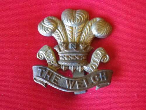 3869-  GREAT BRITAIN -  THE WELCH REGT. BI/M CAP BADGE - 1920 ONWARDS
