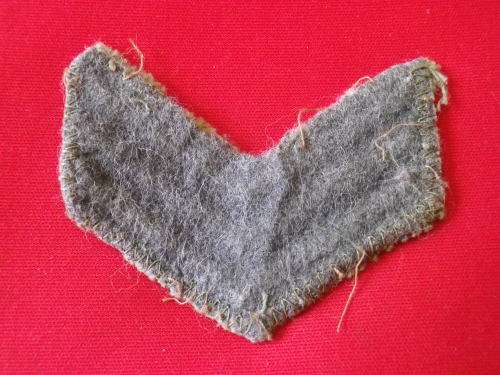 RHODESIAN ARMY SERGEANT CLOTH EMBROIDERED STRIPES -  COMBAT DRESS - UDI PERIOD  ( 4204)