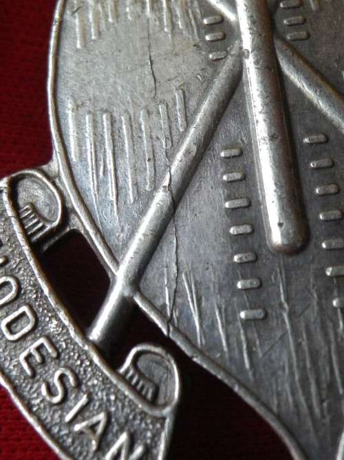 RHODESIAN AFRICAN RIFLES  -  OFFICERS SILVER SLOUCH HAT BADGE -MADE LOCALLY - SEE BELOW  (4326)