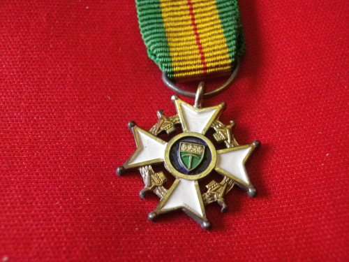 RHODESIAN - MEMBER OF THE LEGION OF MERIT (MLM) MILITARY DIV.  - MINIATURE - WITH RIBBON - (4601)