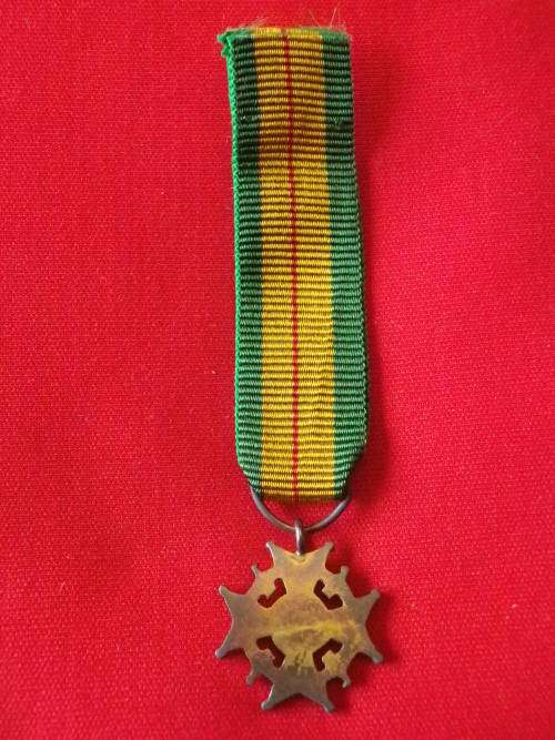 RHODESIAN - MEMBER OF THE LEGION OF MERIT (MLM) MILITARY DIV.  - MINIATURE - WITH RIBBON - (4601)