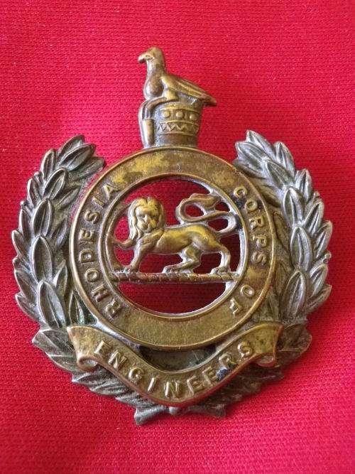 RHODESIA - CORPS OF ENGINEERS BIMETAL CAP BADGE  1965-67 -EARLY UDI PERIOD   UNCOMMON   (V69)