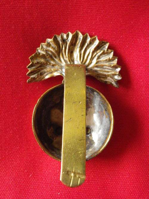 GREAT BRITAIN -ROYAL INNISKILLING FUSILIERS  BI/METAL CAP BADGE - AS WORN WW1   (V110)