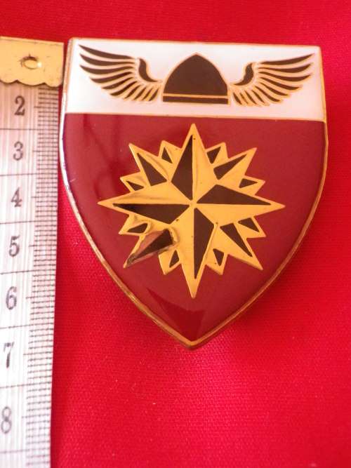 SANDF - 4 SPECIAL FORCES REGT. METAL SHOULDER FLASH  -      (25)