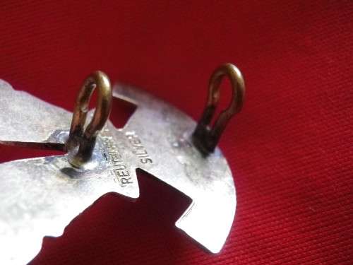 RHODESIA - SELOUS SCOUTS  OFFICERS SILVER  BERET BADGE - SEE MORE COMMENT BELOW  (V161)