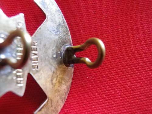 RHODESIA - SELOUS SCOUTS  OFFICERS SILVER  BERET BADGE - SEE MORE COMMENT BELOW  (V161)