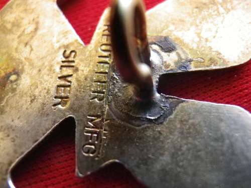RHODESIA - SELOUS SCOUTS  OFFICERS SILVER  BERET BADGE - SEE MORE COMMENT BELOW  (V161)