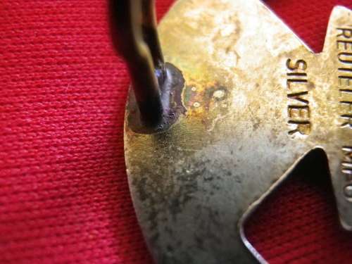 RHODESIA - SELOUS SCOUTS  OFFICERS SILVER  BERET BADGE - SEE MORE COMMENT BELOW  (V161)