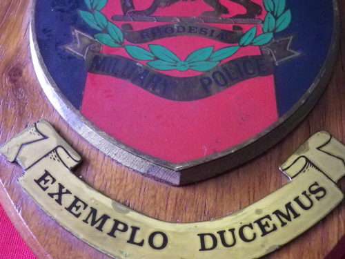 RHODESIAN CORPS OF MILITARY POLICE PLAQUE  - MINOR TARNISH  (4697)