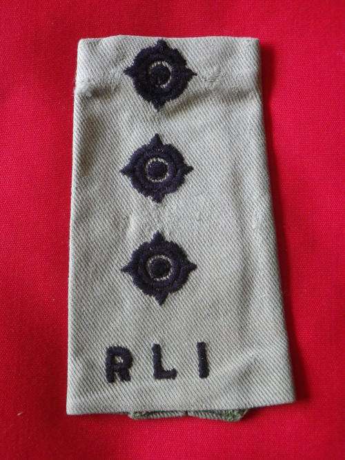 RHODESIAN LIGHT INFANTRY - CAPTAINS EMBROIDERED EPAULETTE SLIP ON   (4739)