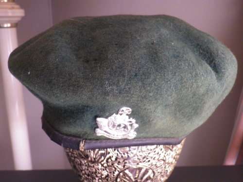 RHODESIAN LIGHT INFANTRY -BERET + SILVER ANODISED BADGE  - RIM APPROX  52 CM / 20.5" (4752)