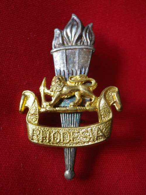 RHODESIAN EDUCATIONAL CORPS  - BI/M CAP BADGE  - UDI PERIOD  (4921)